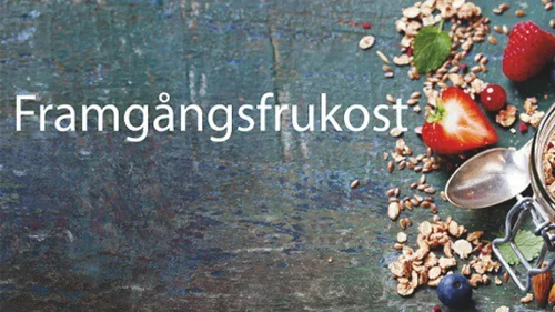 Bild på frukt och flinor med texten Framgångsfrukost